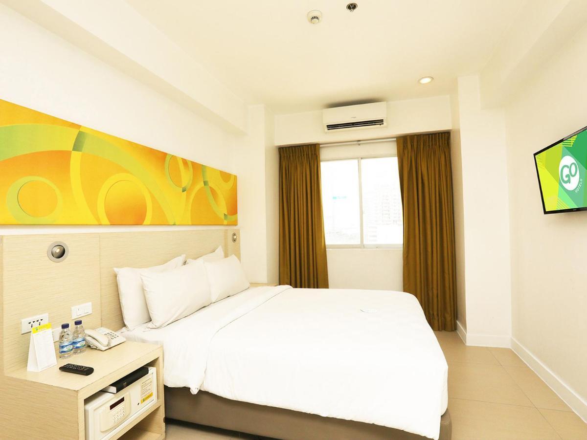 Go Hotels Timog Quezon City Extérieur photo